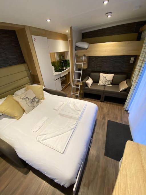 Neptunes Pod Fort William Exterior photo